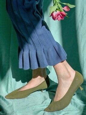 VIVAIA Pointed-Toe Mid Heels